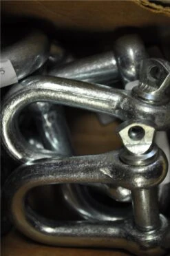 GALVANISED DEE SHACKLE
